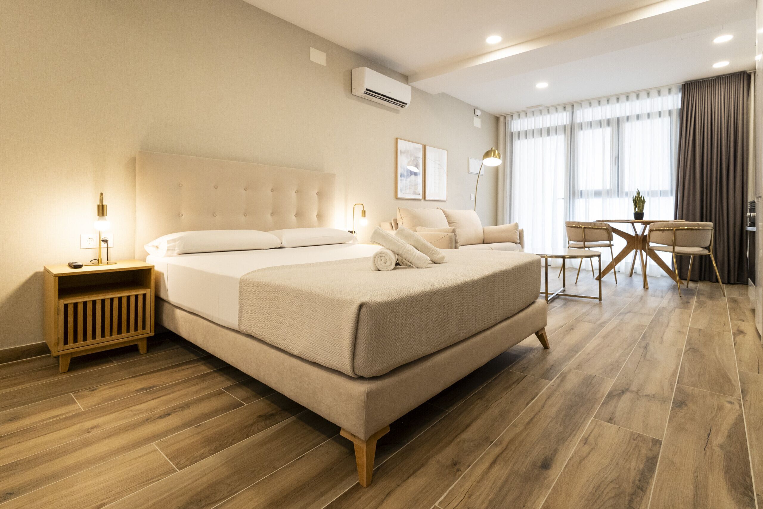 مكواة/لوح كي وواي فاي مجانًا وملاءات أسرّة