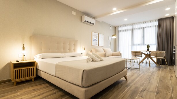 Iron/ironing board, WiFi (free), bed sheets - Cortes A by Concept Flats (Valencia)