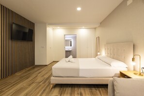 Tabla de planchar con plancha, wifi gratis y ropa de cama 