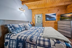 2 bedrooms, desk, free WiFi, bed sheets