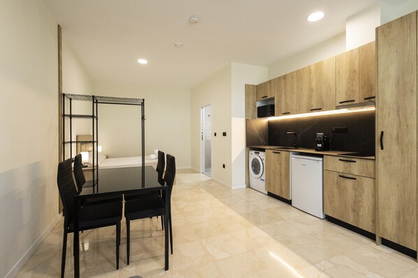 熨斗/熨衣板、免费 WiFi、床单