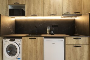 冰箱、微波炉、茶具/咖啡用具、烤面包机