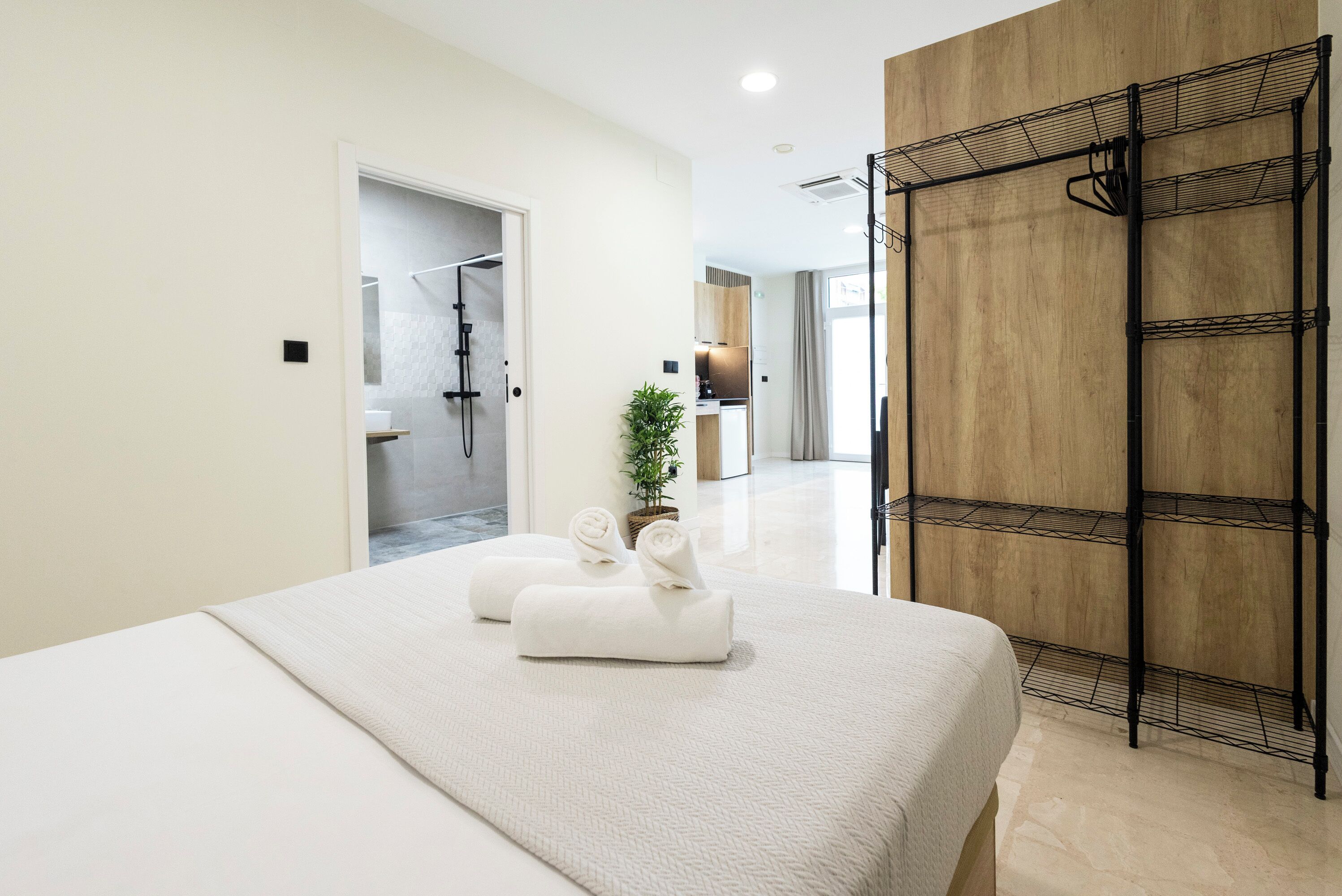 Iron/ironing board, free WiFi, bed sheets