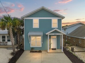 Exterior - Spacious 4-bed, 3-bath Beach House Sleeps 12 for the Perfect Getaway (Panama City Beach)