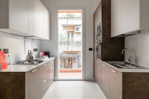 Fridge, microwave, oven, dishwasher