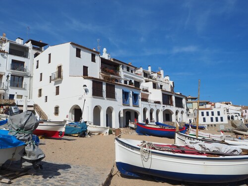 Renovated apartment, Wi-Fi, free parking, swimming pool, air conditioning, air conditioned