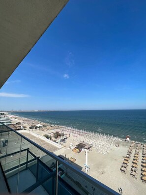 Deluxe Apartment, Sea View | Blackout drapes, iron/ironing board, free WiFi, bed sheets - Signature Promenada Hotel-Apartments (Navodari)