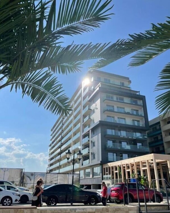 Front of property - Signature Promenada Hotel-Apartments (Navodari)