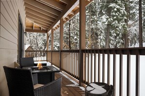 Property grounds - FAMILY FUN Game Room, Walk to the Forest, gas fire pit & MORE! (Big Bear Lake)