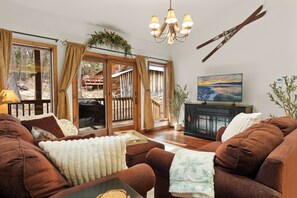 Smart TV, fireplace, table tennis