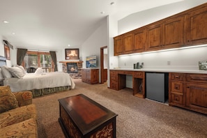 4 bedrooms, desk, travel crib, free WiFi