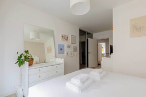 2 habitaciones, tabla de planchar con plancha y acceso a internet