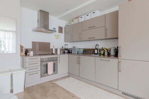 Geladeira, fogão, cooktop, lava-louças