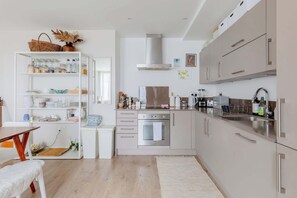 Geladeira, fogão, cooktop, lava-louças