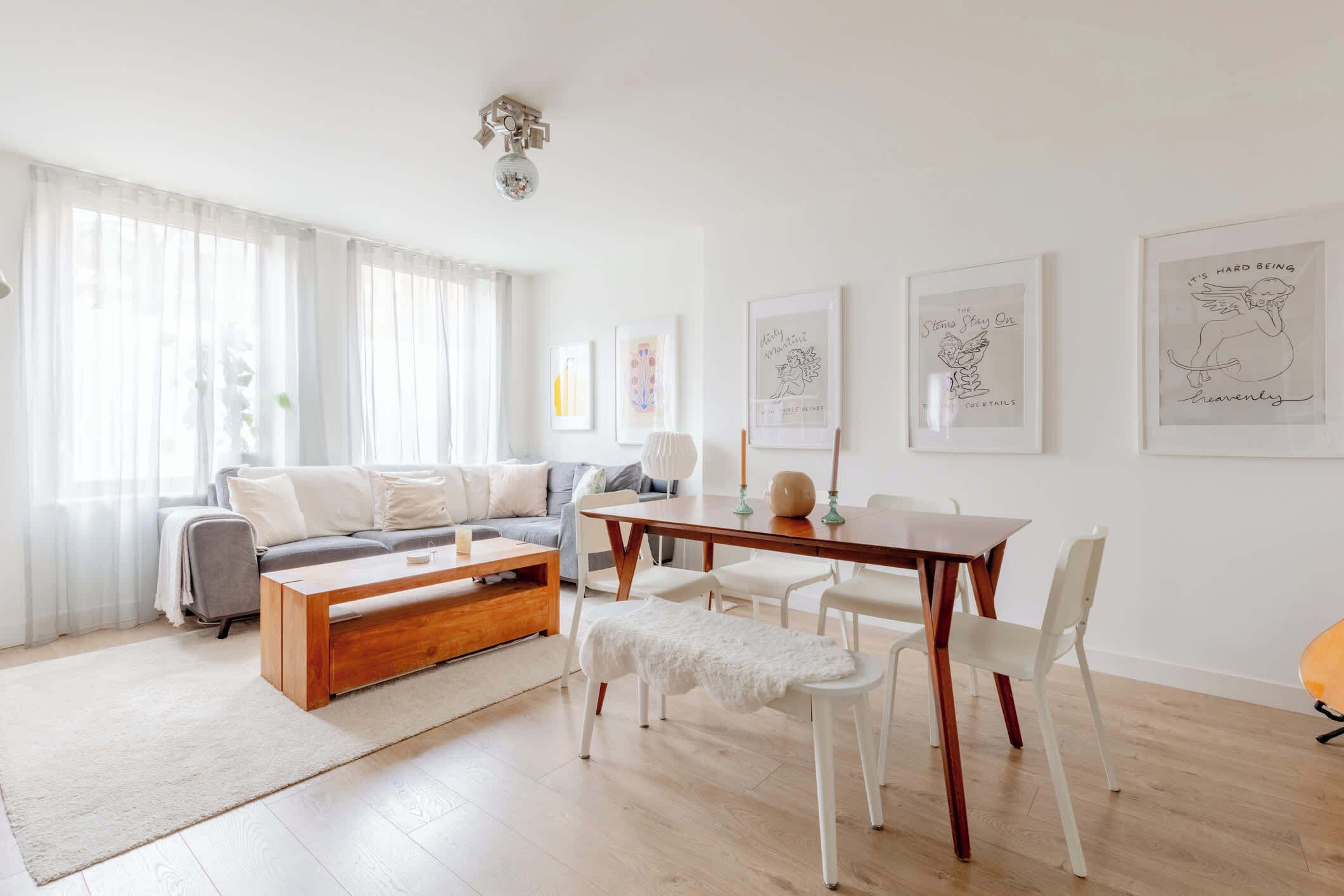 Télévision, jeux vidéo, espaces bureaux