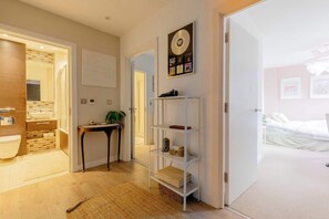 Douche, sĂšche-cheveux