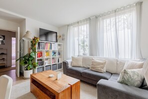 تلفزيون، ألعاب فيديو، مكتب