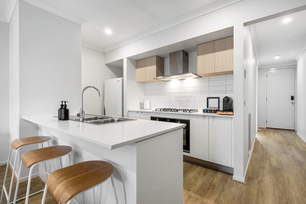 Fridge, microwave, oven, stovetop