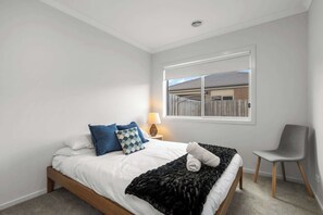 3 chambres, fer et planche à repasser, Wi-Fi, draps fournis