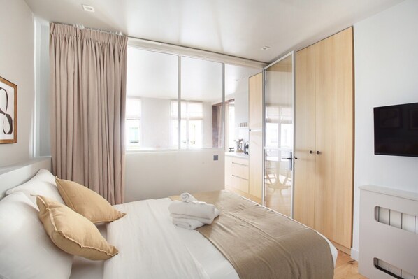 Apartment | Laptop workspace, iron/ironing board, bed sheets