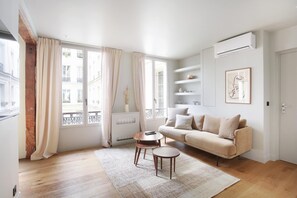 Living area - Sublime Apartment AC Paris Center (Paris)