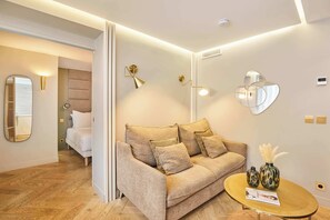 Smart TV, offices - Superb AC Apartment Champs de Mars Eiffel Tower (Paris)