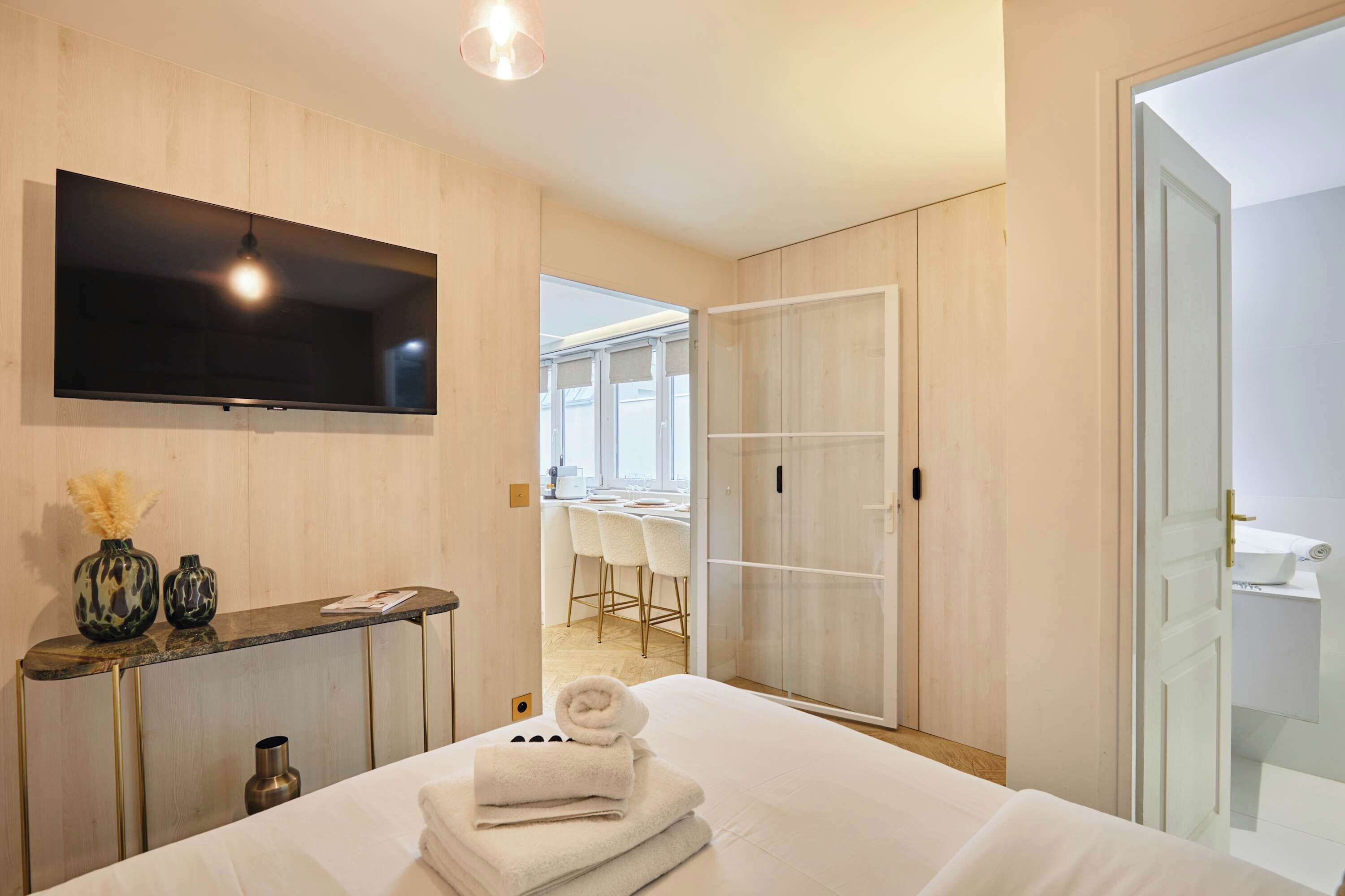 1 habitación, tabla de planchar con plancha, wifi y ropa de cama 