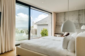 Villa | 3 bedrooms, desk, Internet