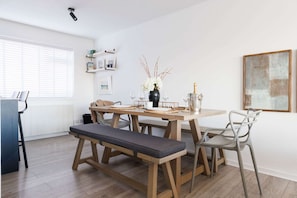 4 bedrooms, Internet - Beautifully Refurbished 4-bed Beachside Retreat (Chichester)