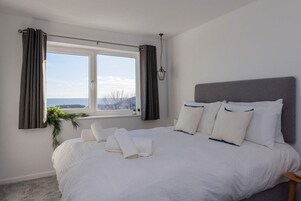 Apartment | 4 bedrooms, Internet