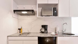A modern kitchen with a built-in microwave, coffee maker, and dishwasher. - w Modern Loft w Brilliant Deco in Chapinero (Bogotá)