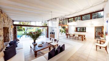 Apartment | 5 bedrooms, desk, Internet