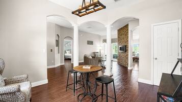 House | 4 bedrooms, Internet