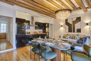 Apartment | Dining - Sumptuous Apartment Louvre/palais Royal (Paris)