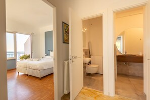 2 chambres, fer et planche Ă repasser, Wi-Fi gratuit, draps fournis