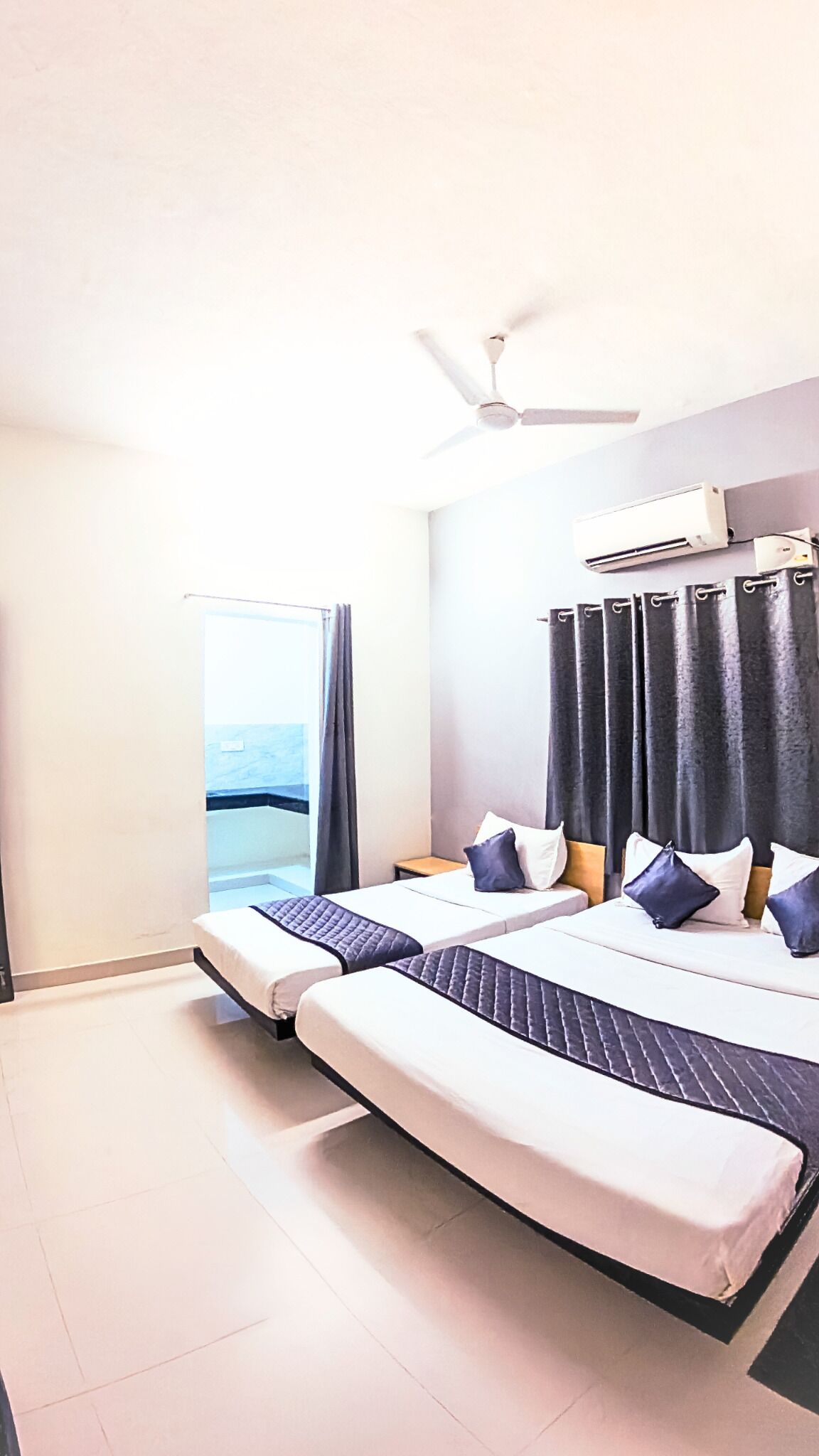 Family Triple Room | Desk, free WiFi