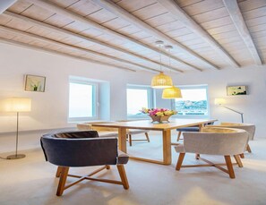 Villa | Dining