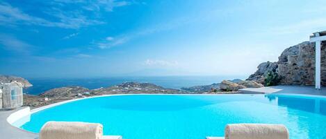 Villa | Pool | Indoor pool, outdoor pool