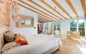 4 室のベッドルーム、WiFi (無料)