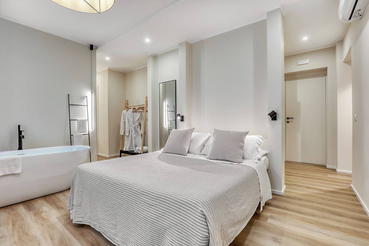 Double Room | Blackout drapes, iron/ironing board, free WiFi