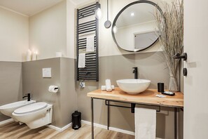 Double Room | Bathroom | Hair dryer, bathrobes, towels, soap - Welchome suites (Perugia)
