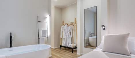 Rideaux occultants, fer et planche à repasser, Wi-Fi gratuit