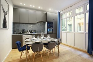 Appartamento | Cucina privata | Frigorifero, microonde, forno, piano cottura