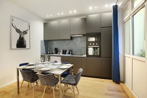 Appartamento | Cucina privata | Frigorifero, microonde, forno, piano cottura