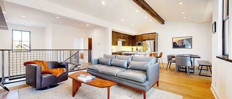 Televisión y chimenea