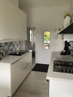 Stovetop, dishwasher, coffee/tea maker - Bungalow 1 (5 persons) (Petten)