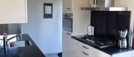 Plaque de cuisson, lave-vaisselle, cafetière/bouilloire