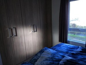 3 bedrooms, travel cot, WiFi - Chalet 019 (6 persons) (Petten)