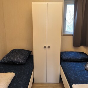 2 bedrooms, travel cot, WiFi