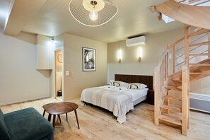 Apartment | Iron/ironing board, bed sheets